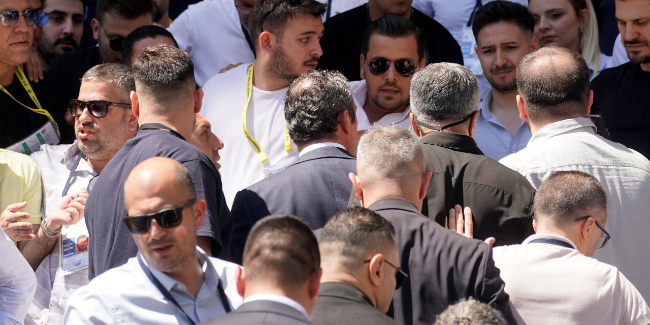 Aziz Yıldırım, kongreyi terk etti