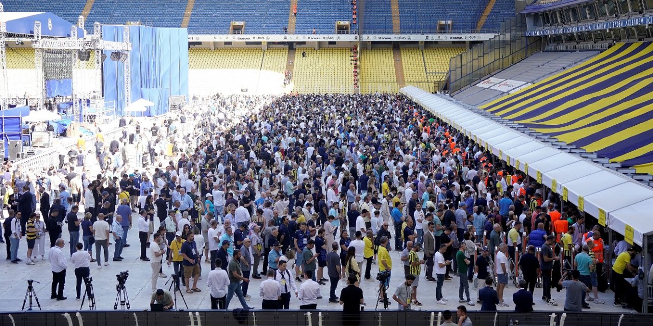 Fenerbahçe'de oy kullanma işlemi başladı