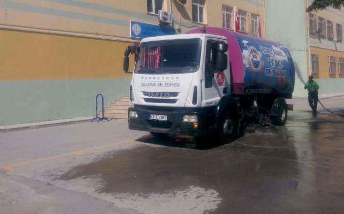 Dilovası’nda okul bahçeleri de pırıl pırıl