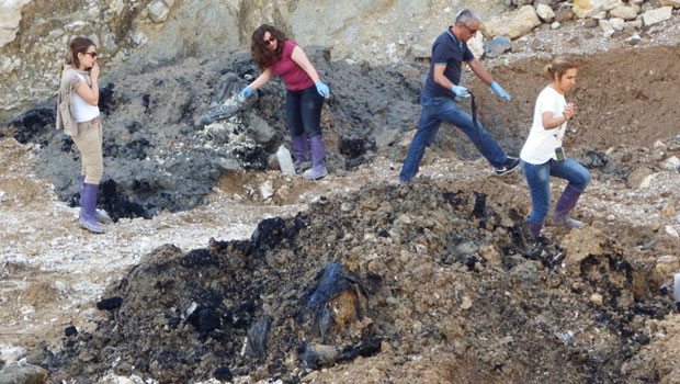 Pamukova’da bir taşocağında gömülü 12 kamyon dolusu kimyasal atık bulundu
