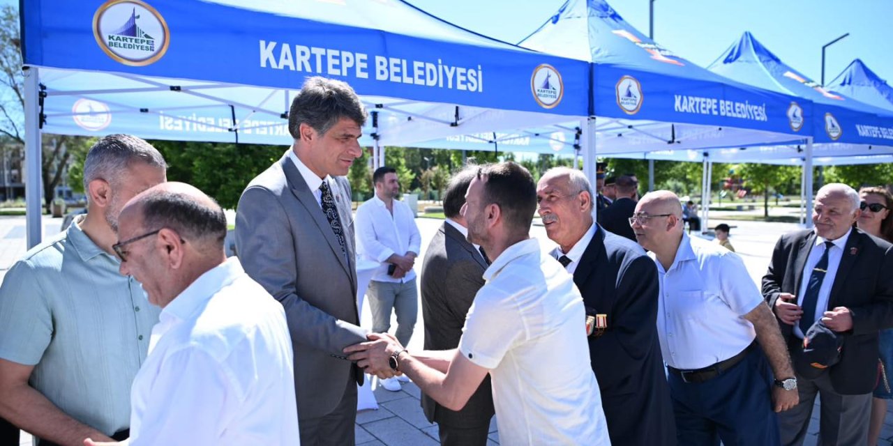 KARTEPELİLER KENT MEYDANINDA BAYRAMLAŞTI