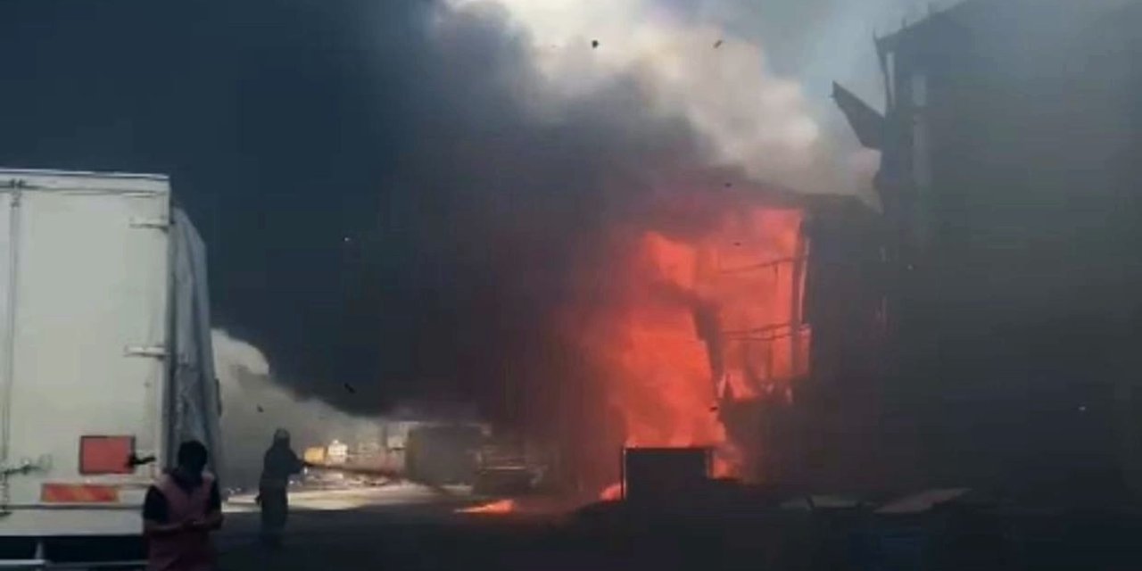 Gebze'de fabrika alev topuna döndü