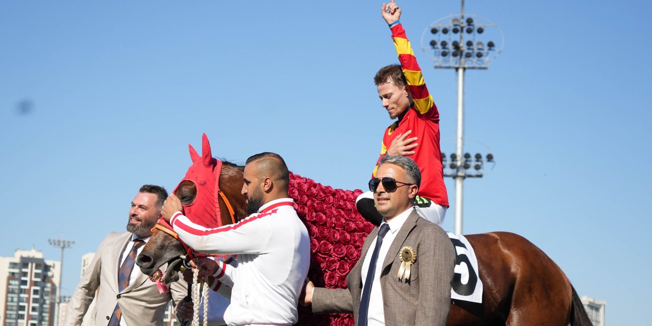 Gazi Koşusu'nu kazanan jokeyden Arda Güler sevinci