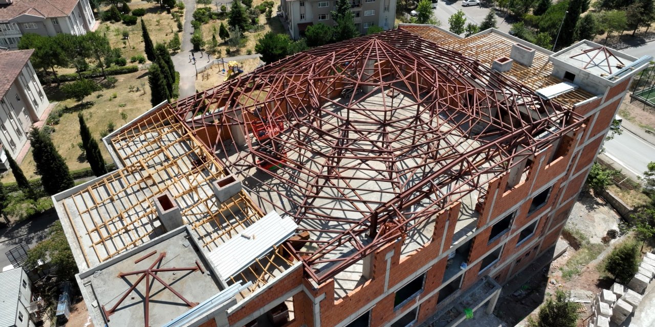 Cemevinde çatı imalatı sürüyor