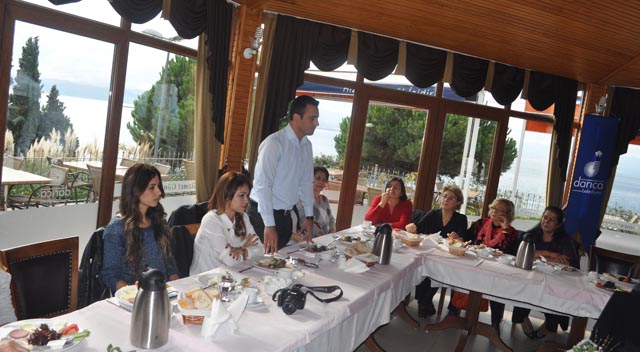 Törk,"Kadınlar olmadan başarılı olamayız"