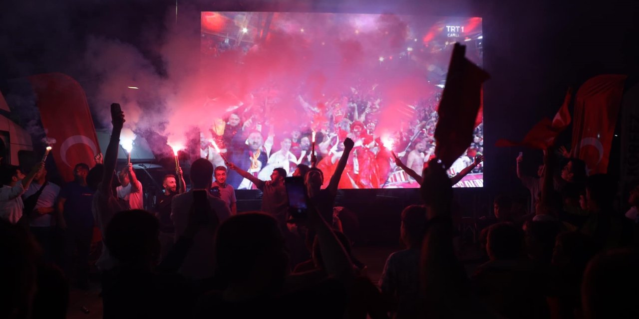 Milli maç heyecanı 3 noktada yaşanacak