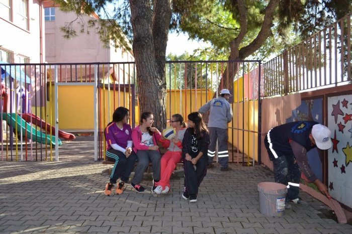 Gebze’deki okullar boyanıyor