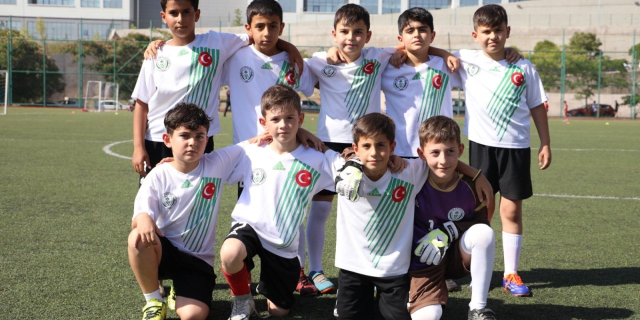 Minikler Pişmaniye Cup Futbol Turnuvasında kıyasıya mücadele etti