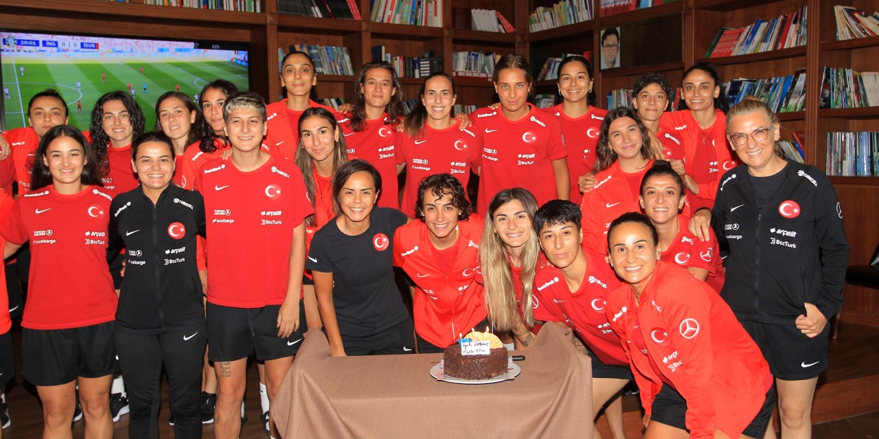 A Milli Kadın Futbol Takımı hazırlıklarını sürdürdü