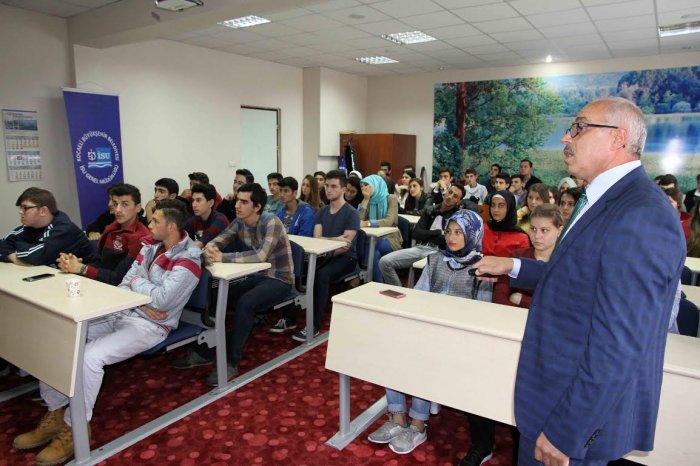 İSU’da 70 öğrenciye oryantasyon eğitim verildi