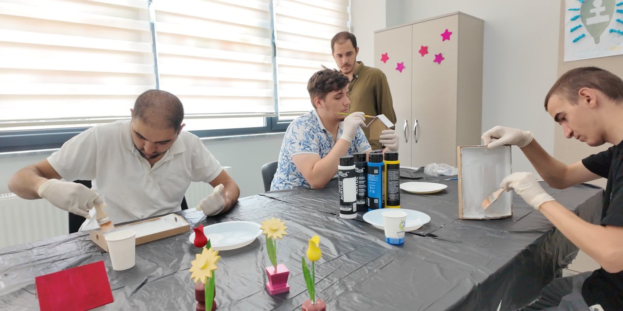 Özel eğitimle hayata tutunuyorlar