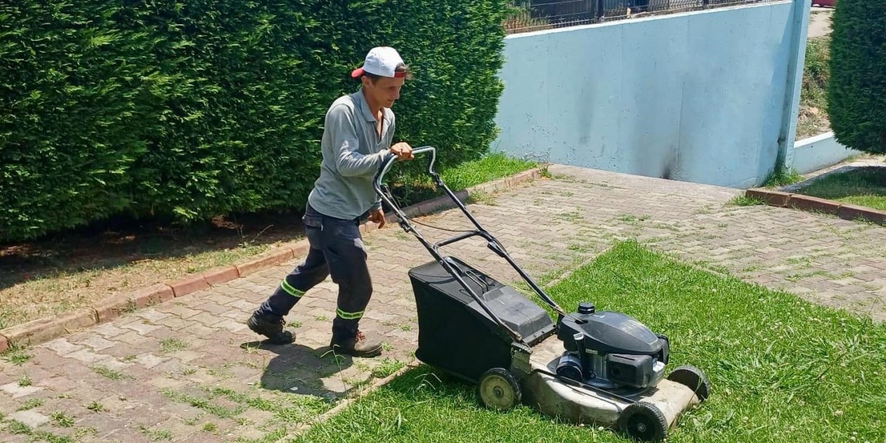 Körfez’in parklarına yaz bakımı