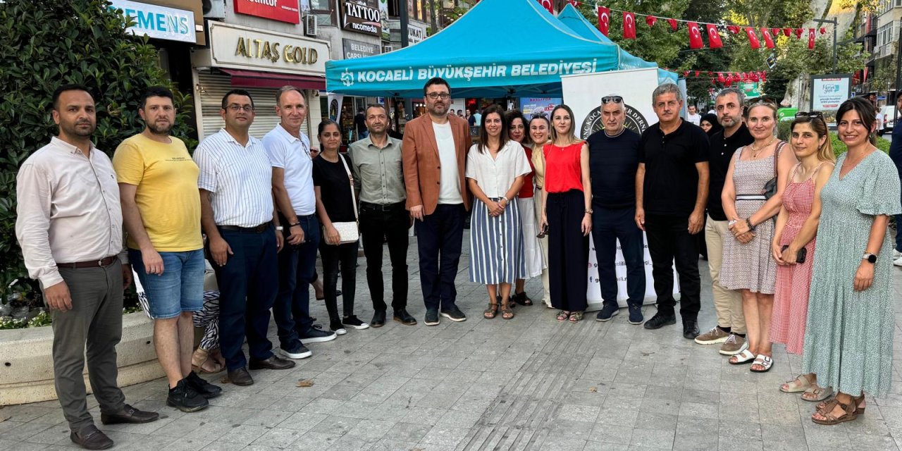 Genç Kocaelililer Derneği'nden aşure ikramı