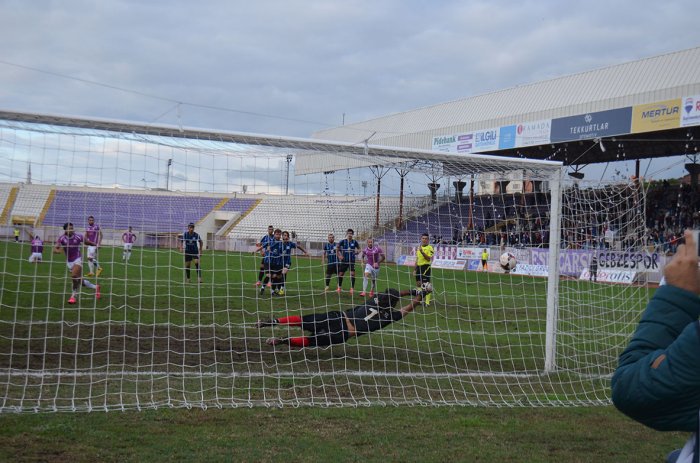 GÜVEN PENALTI KAÇIRDI