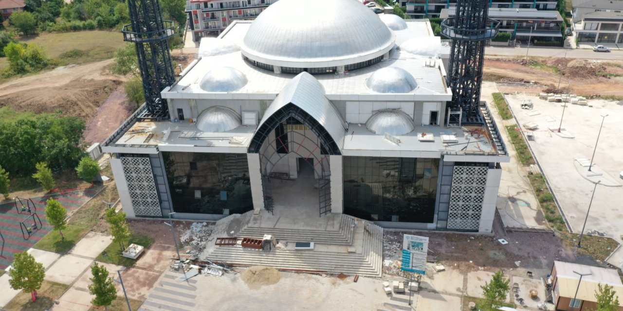 Kent Meydanı Camii’nde hummalı çalışma