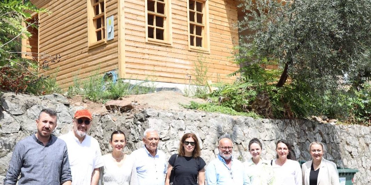 Torunu, Hulusi Kentmen Evi’ni ziyaret etti