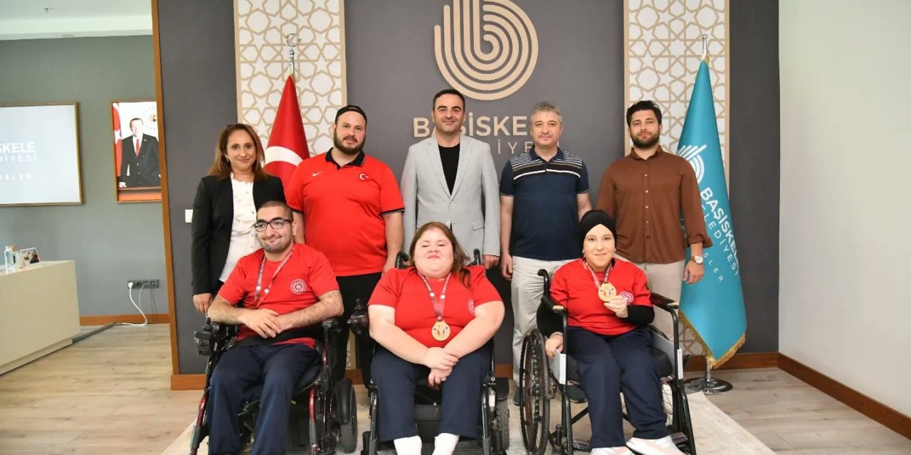 Yasin Özlü başarılı sporcuları ağırladı