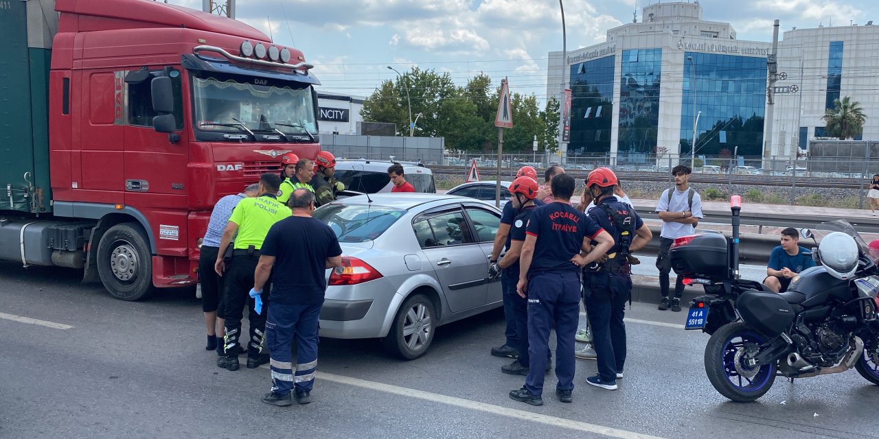 Tır ile otomobil çarpıştı, yaralanan olmadı