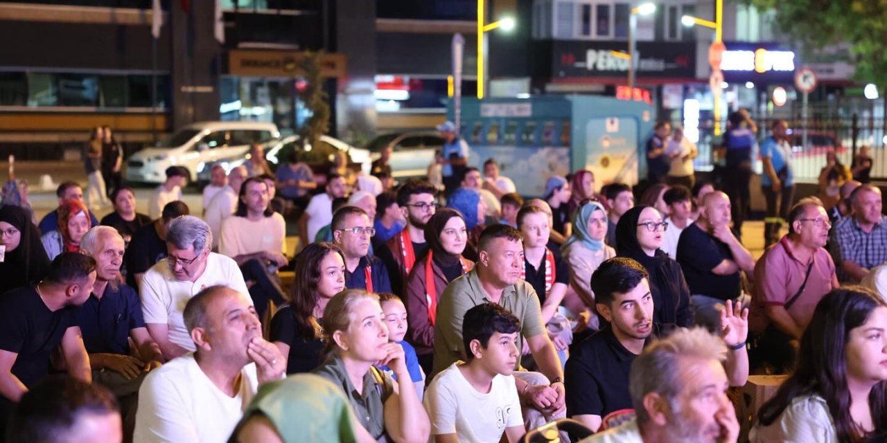 Derince’den Filenin Sultanları'na Tam Destek