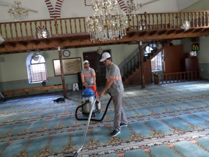 Camilerde temizlik çalışmaları