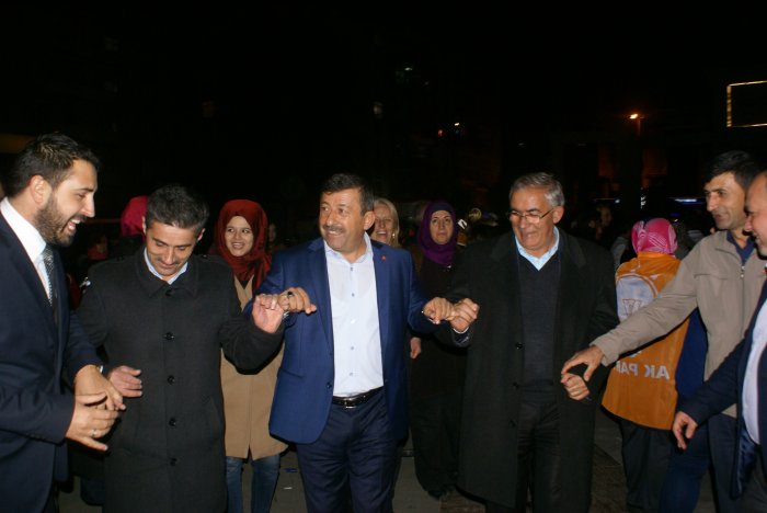 AK Parti Darıca’da seçim sevinci