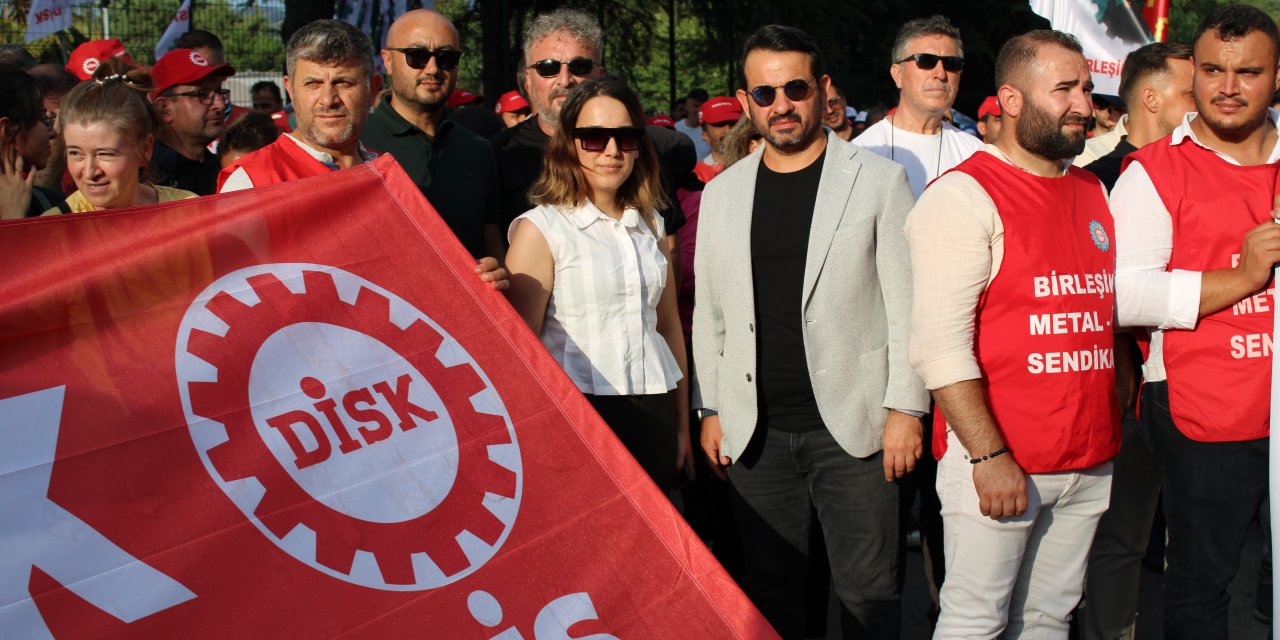CHP İzmit’ten grevci  işçilere destek verdi