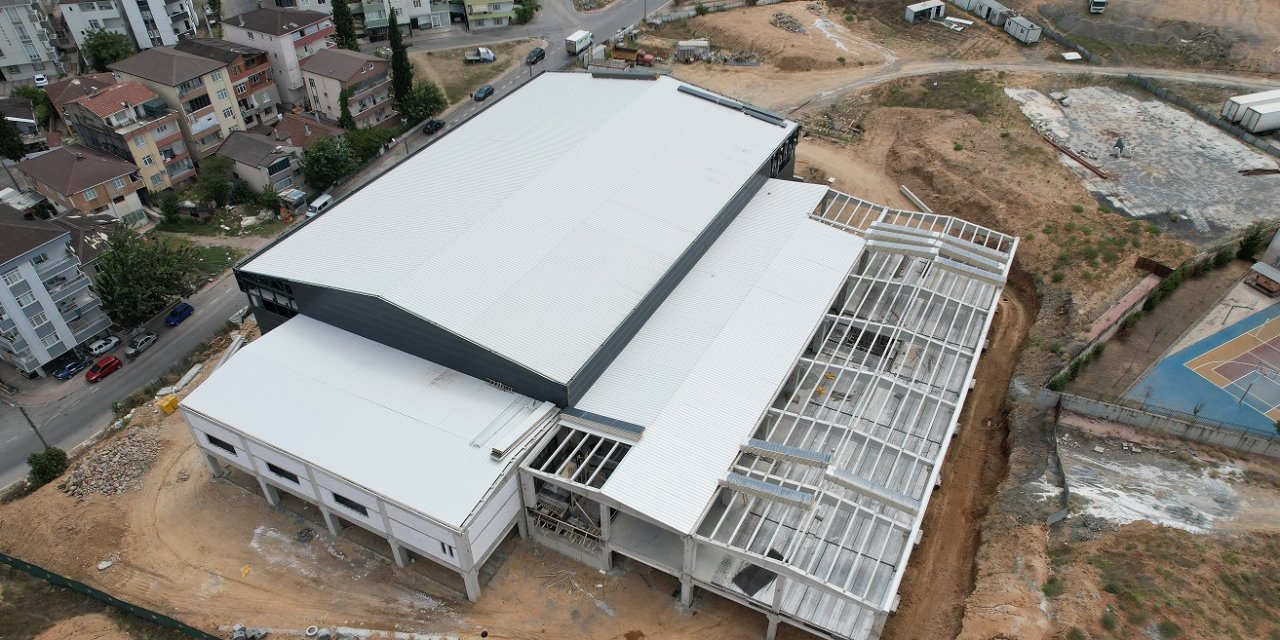 Kapalı Spor Salonunda çalışmalar sürüyor