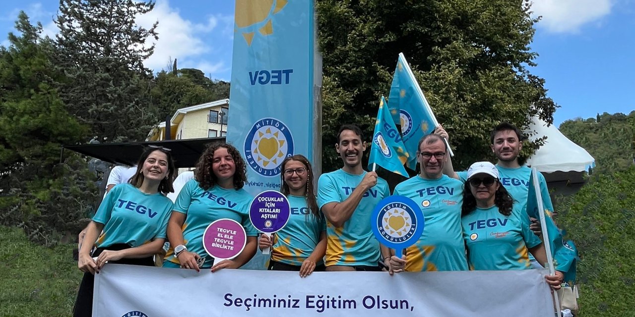 Yüzücüler TEGV’li çocuklara eğitim desteği için yarıştı