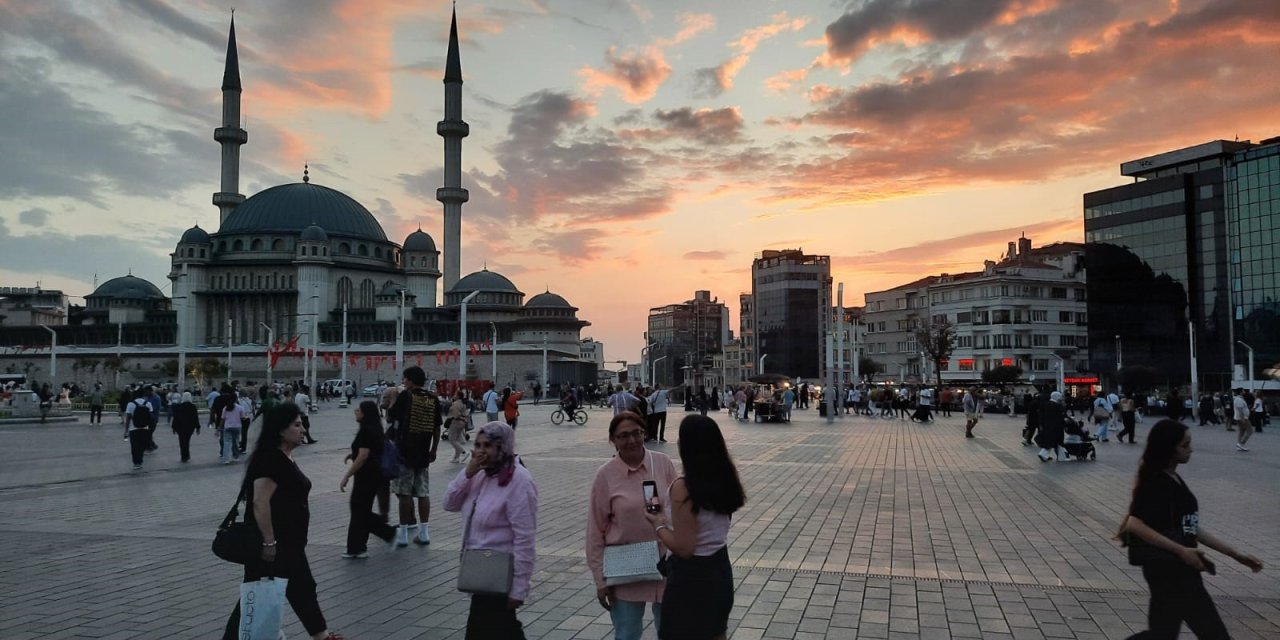 Kartpostallık gün batımı manzarası