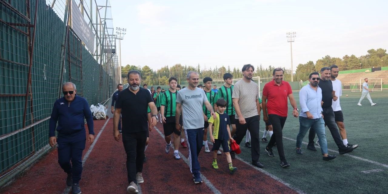 Belediye başkanı çocuklarla spor yaptı