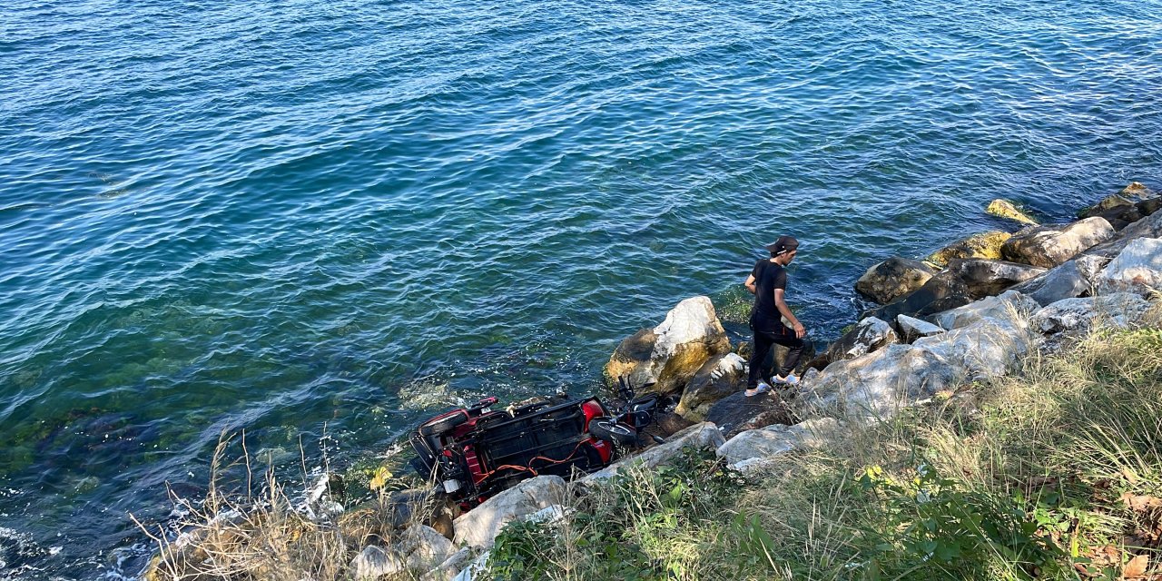 Elektrikli bisiklet denize uçtu: 3 yaralı