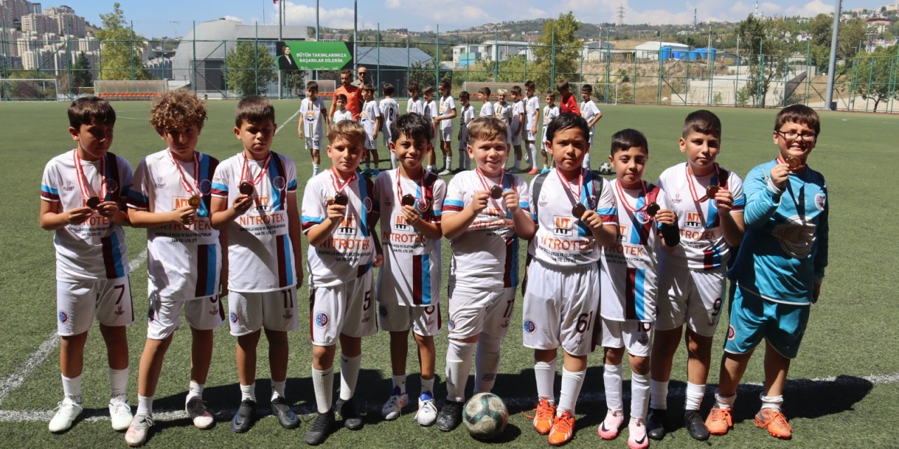 Minik sporcuların mücadelesi nefes kesti