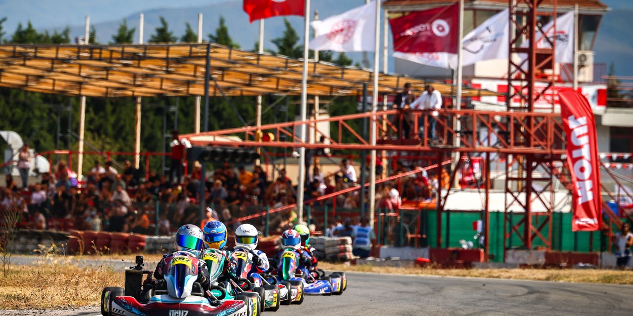 Karting 4. Ayakta Nefes Kesen Mücadele Yaşandı