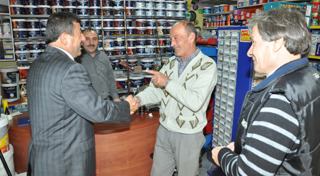 BAŞKAN KARABACAK ESNAFI ZİYARET ETTİ