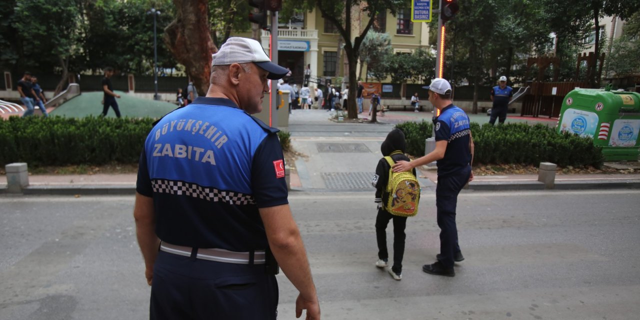 Zabıta ekipleri okul önlerinde göreve başlıyor