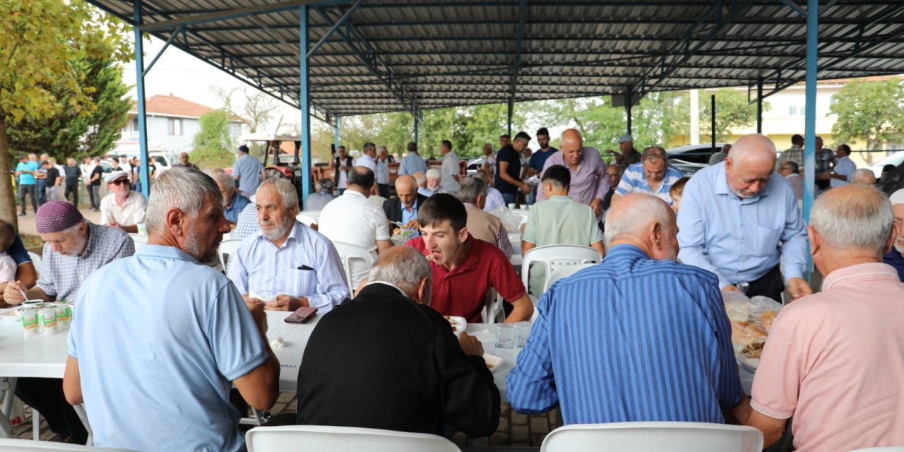 İzmit Belediyesi mevlit programına katıldı