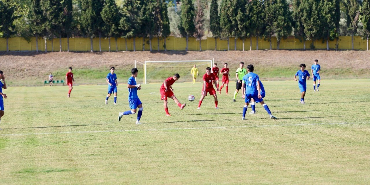 17 Yaş Altı Futbol Takımı, Azerbaycan'ı 4-0 mağlup etti