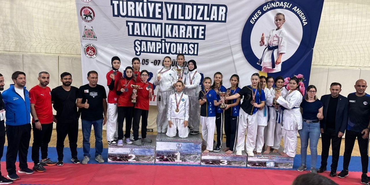Körfez'in karate takımı Türkiye ikincisi oldu