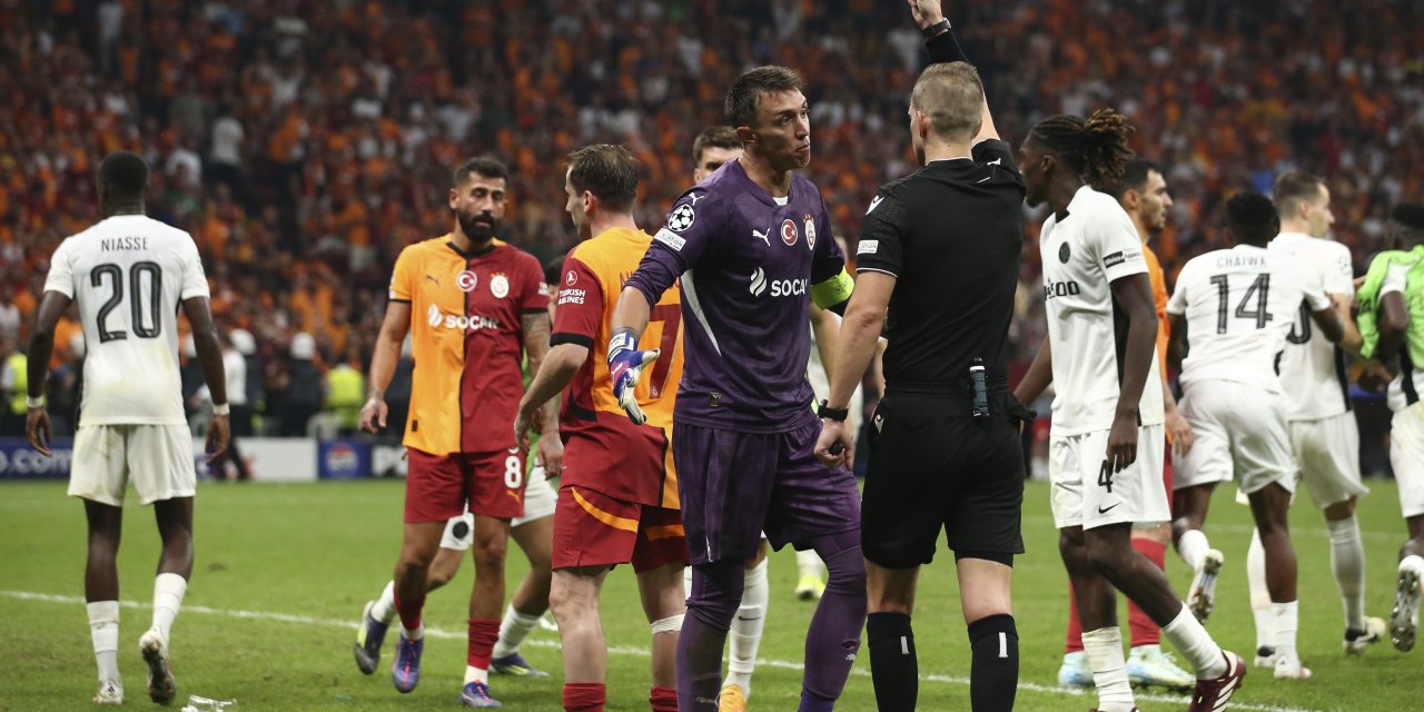 UEFA, Fernando Muslera'ya 3 maç men cezası verdi