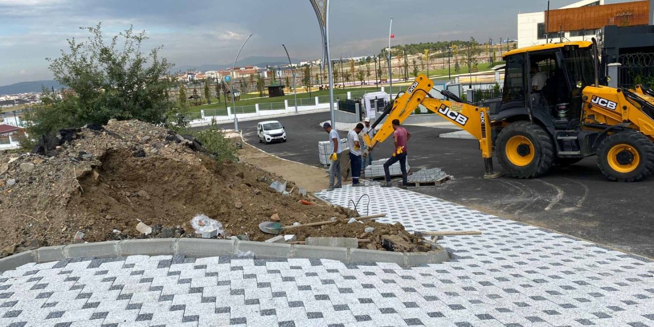 Millet Bahçesine çevre yolu ve aydınlatma