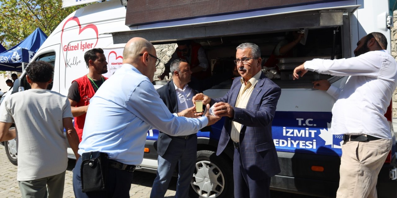 İzmit Belediyesi camii cemaati ile buluştu