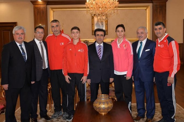 Vali başarılar diledi