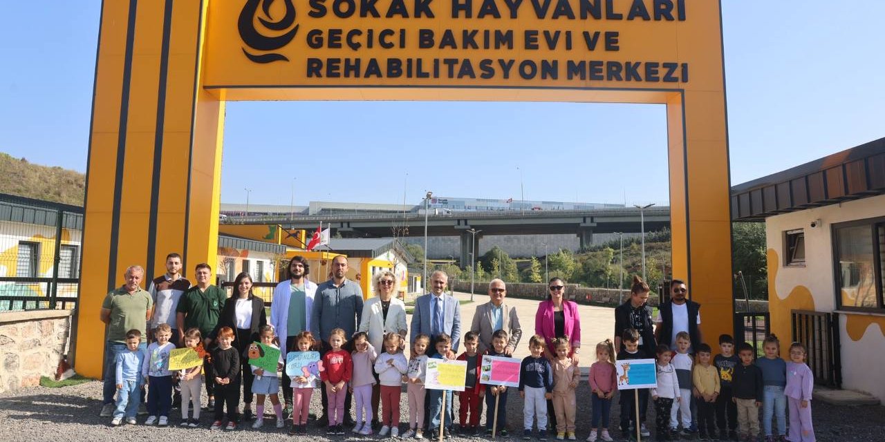 Minik öğrenciler Sokak Hayvanları Bakımevi’nde