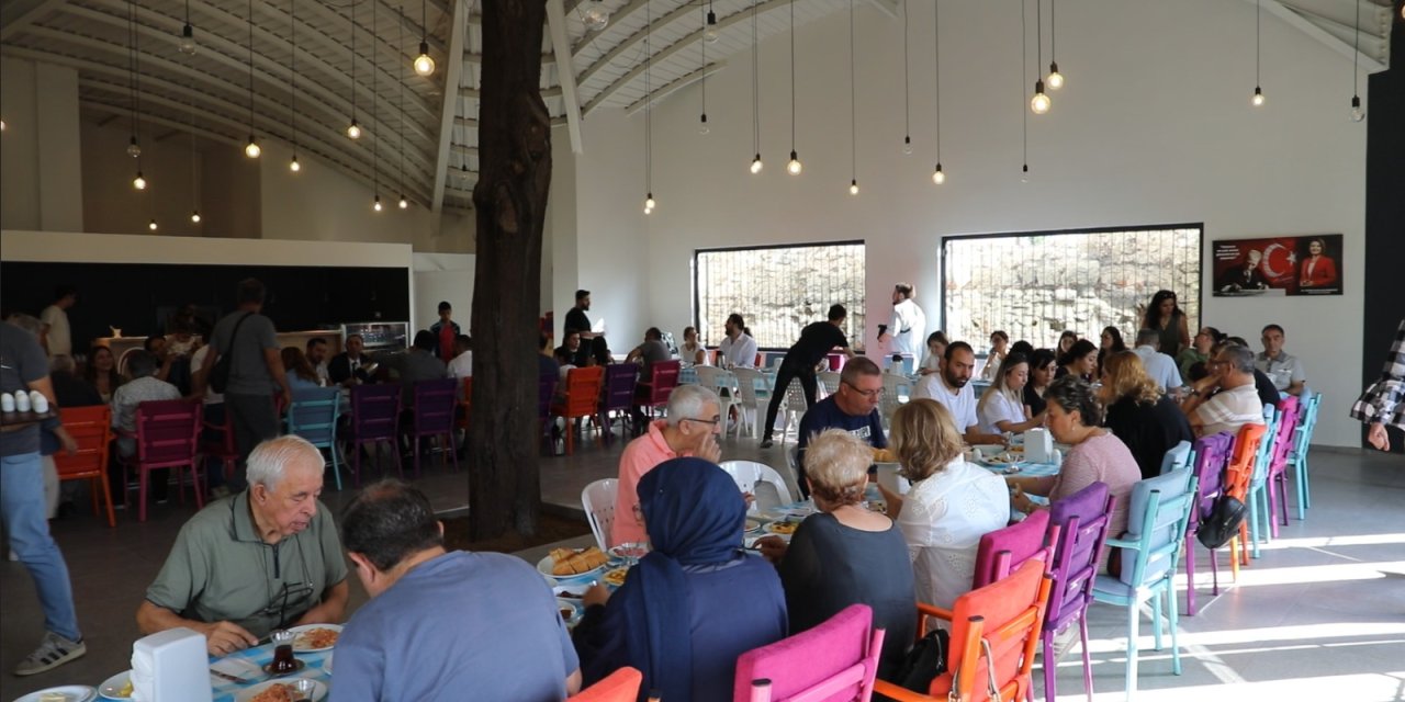 Gülümse Kahvaltı Evi   misafirlerini ağırlıyor