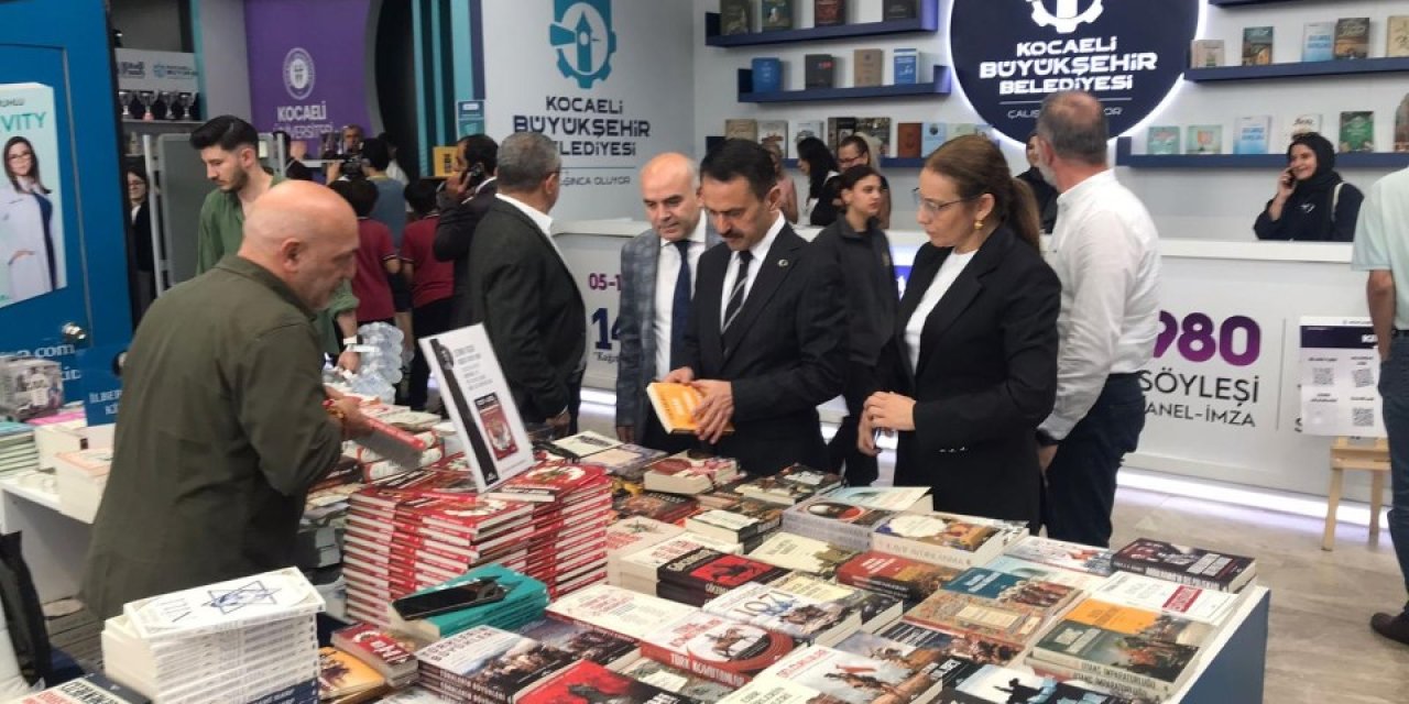 Vali Aktaş Kitap Fuarını Ziyaret etti