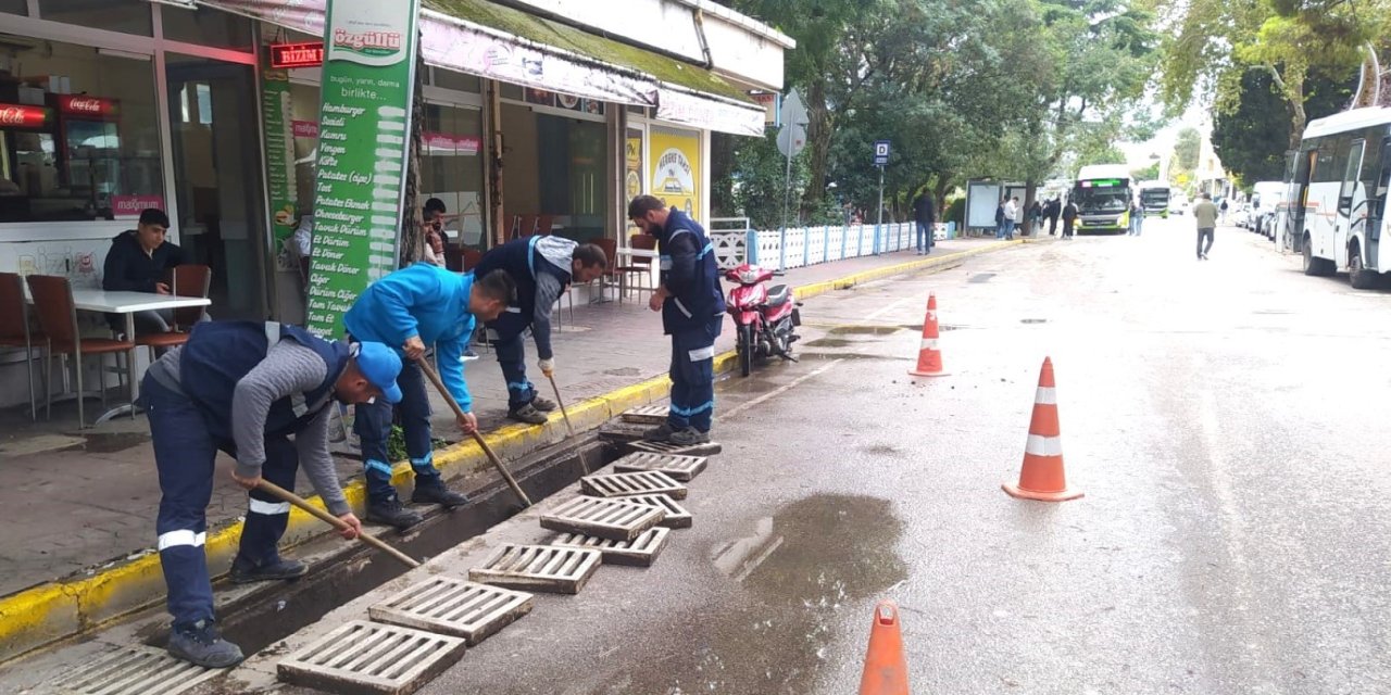 Ani yağışlara karşı mazgal ve menfez temizliği