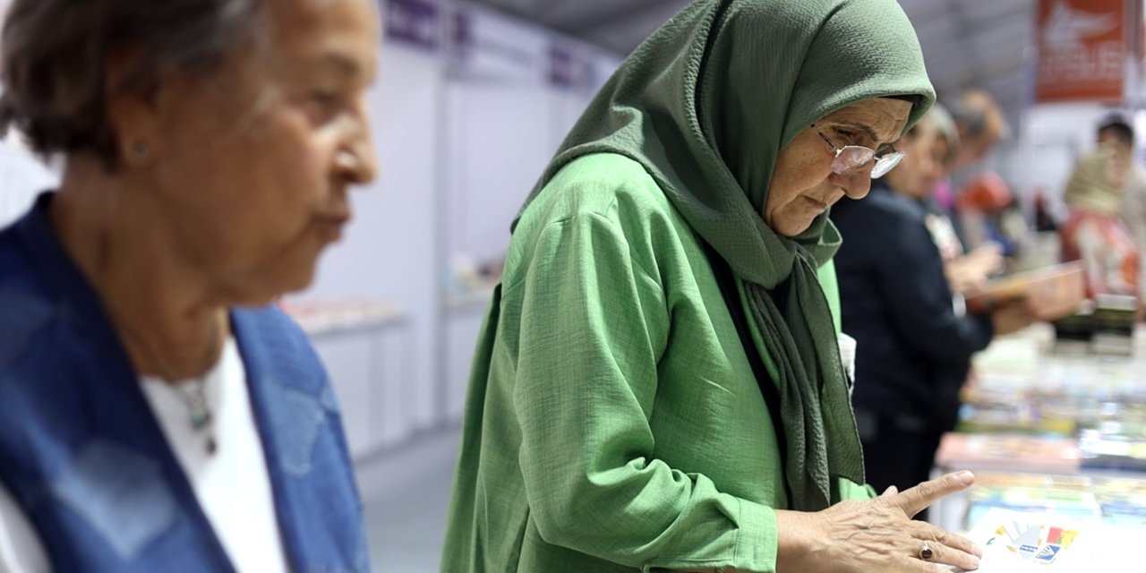 Baş tacı büyüklerimiz Kitap Fuarı’na konuk oldu