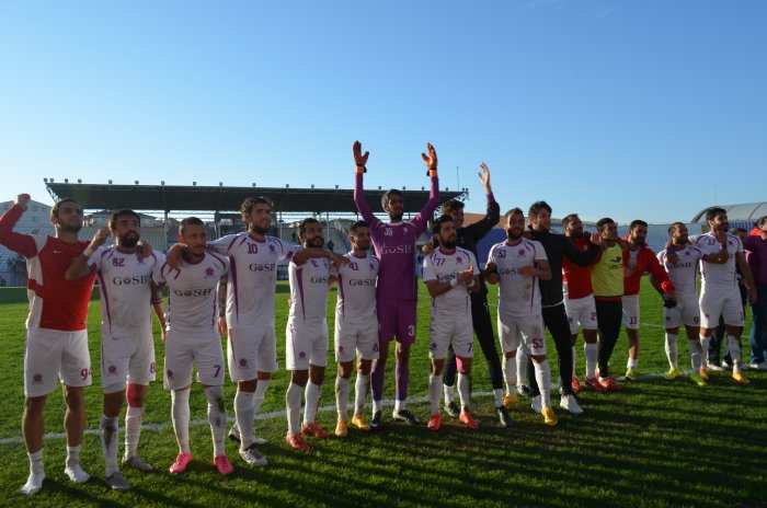 Menekşe keskin virajda