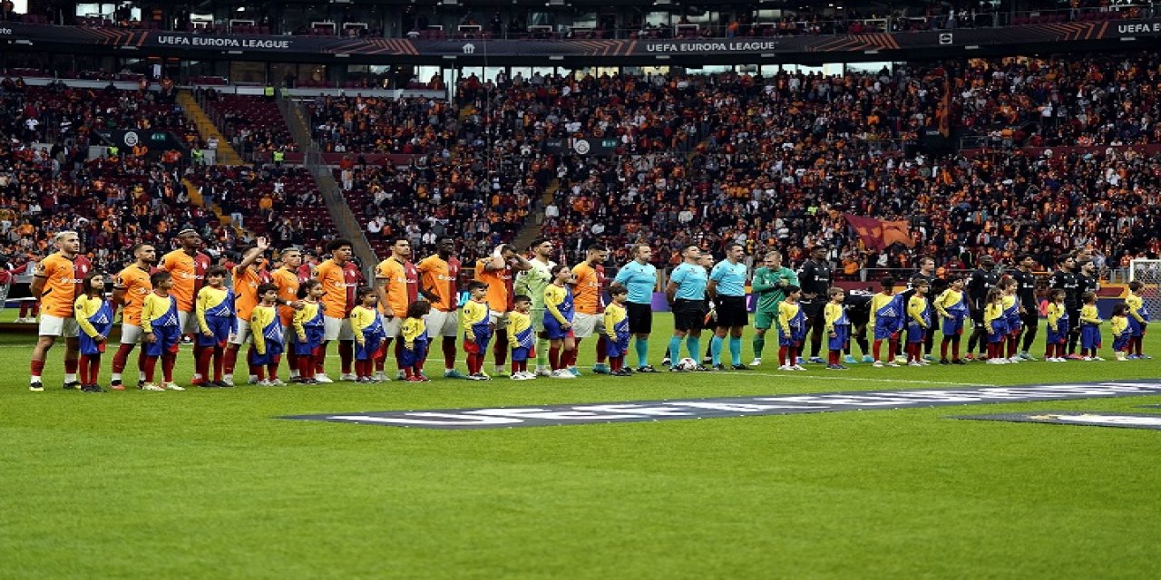 UEFA Avrupa Ligi: Galatasaray: 3 - Elfsborg: 0 (İlk yarı)