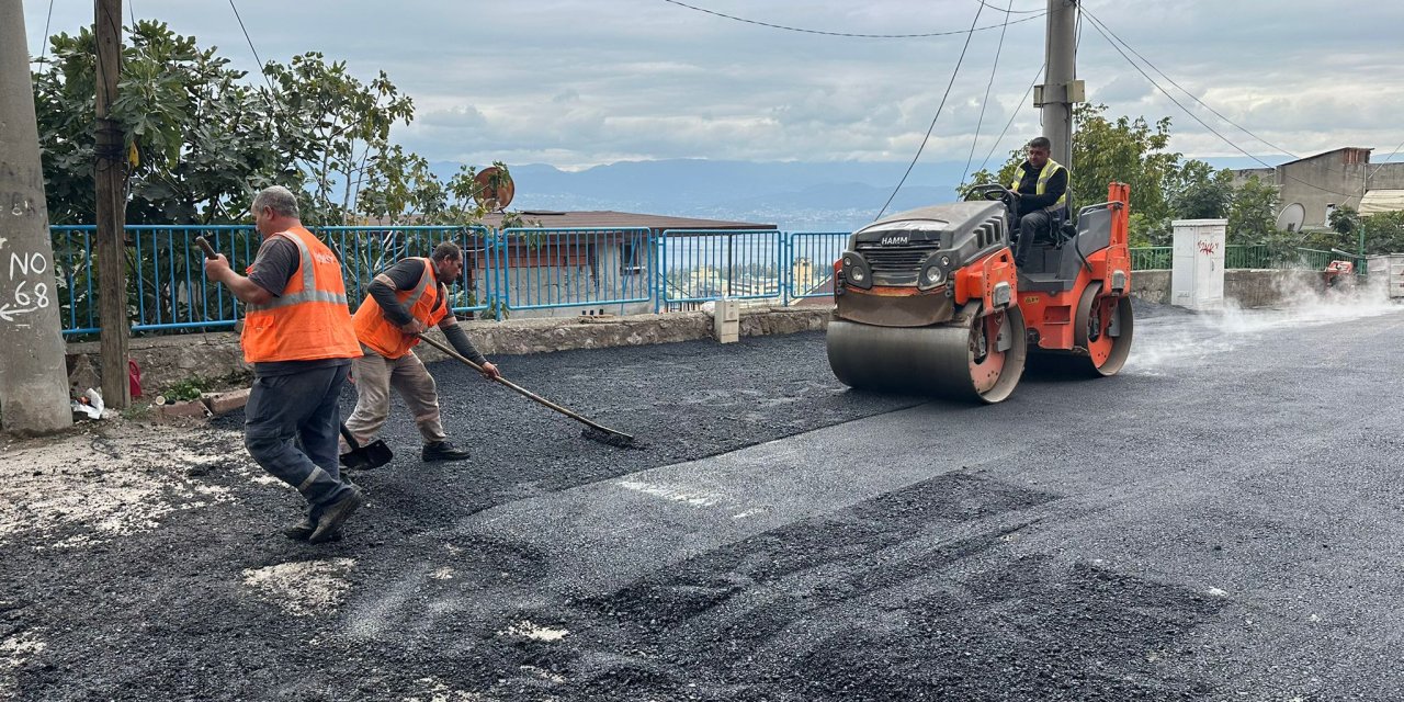 İzmit Belediyesinden Gültepe’de asfalt mesaisi